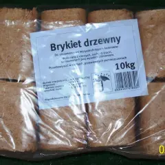 Opakowanie brykietu drzewnego, idealnego jako paliwo do kominka. W środku 10kg walcowatych kostek z trocin.