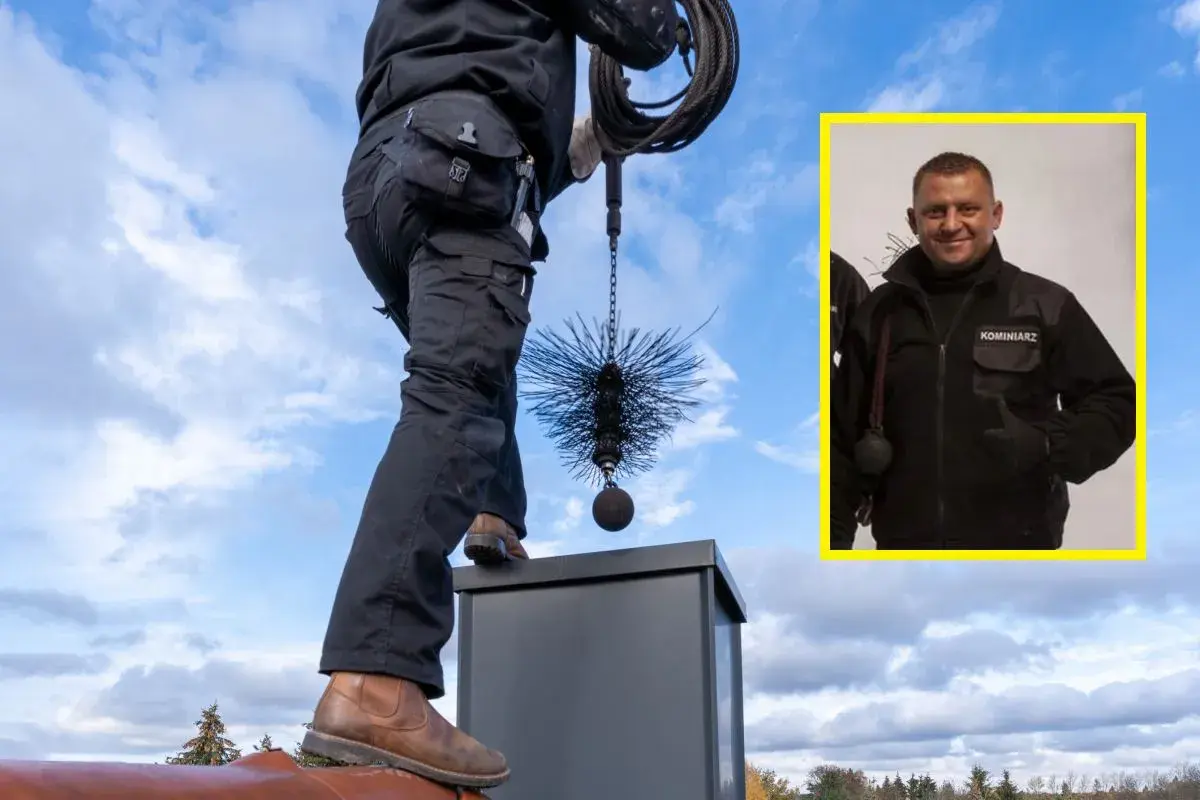 Kominiarz na dachu z czyścikiem. Zastanawiasz się, ile zarabia kominiarz? Sprawdź!