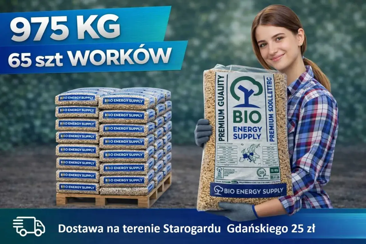 Kobieta trzyma worek z pelletem. Obok paleta z 65 workami pelletu. Dostawa pelletu Starogard Gdański.