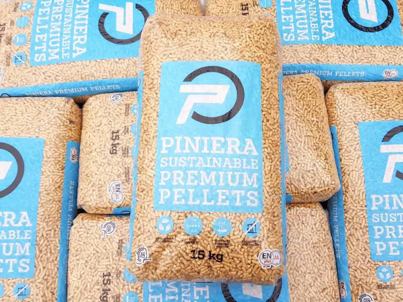 Worki z pelletem PINIERA Sustainable Premium Pellets, idealne do ogrzewania, dostępne w Tarnowskich Górach. Wysoka jakość i ekologiczne rozwiązanie.