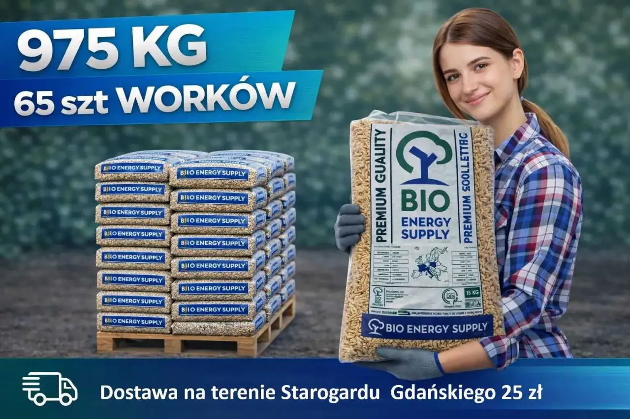 Kobieta trzyma worek z pelletem. Obok paleta z 65 workami pelletu. Dostawa pelletu Starogard Gdański.